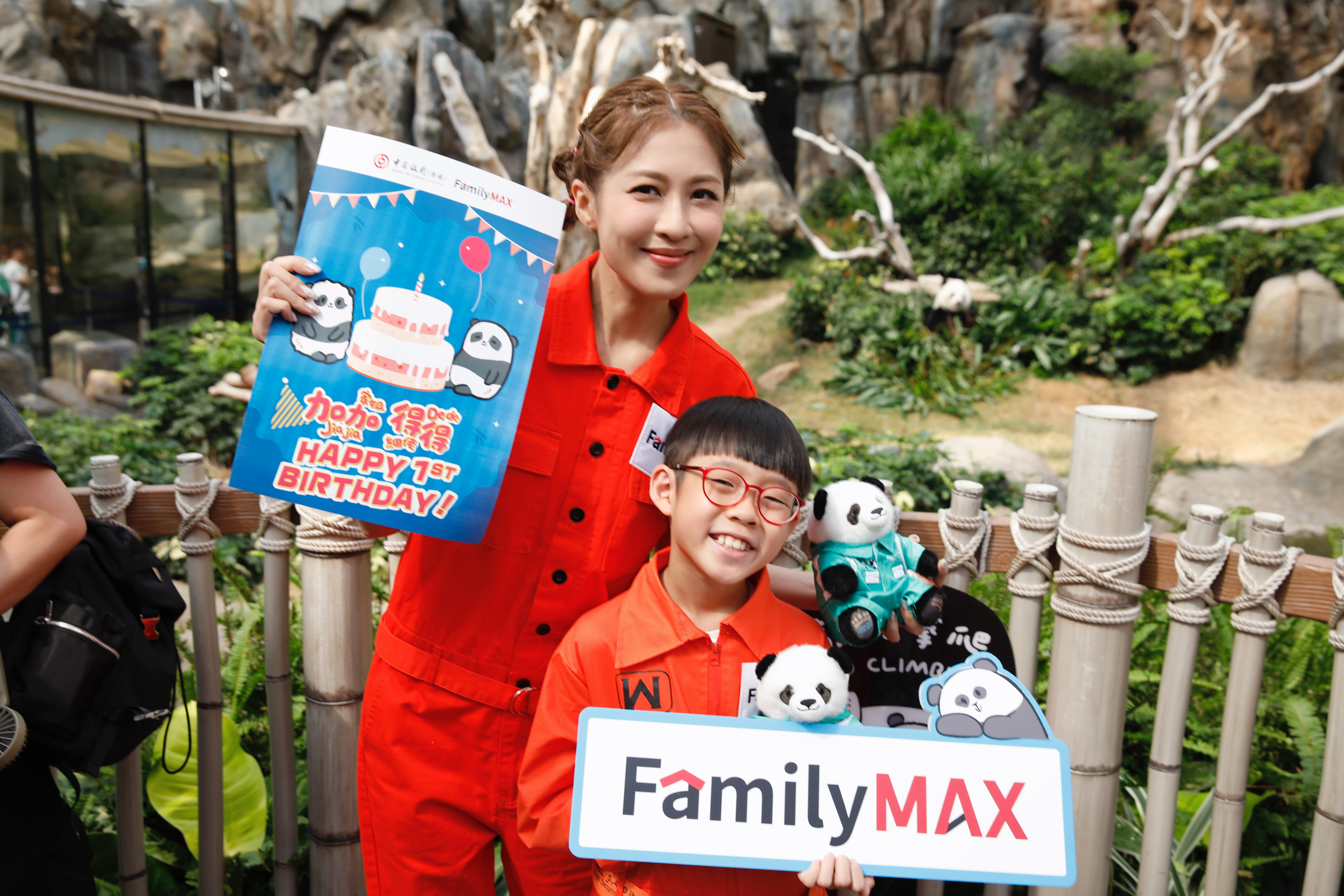 陳敏之與囝囝，以及一班中銀香港FamilyMAX 特選客戶，一同藉熊貓龍鳳胎寶寶生日，融合全人發展與保育，創造難忘體驗。