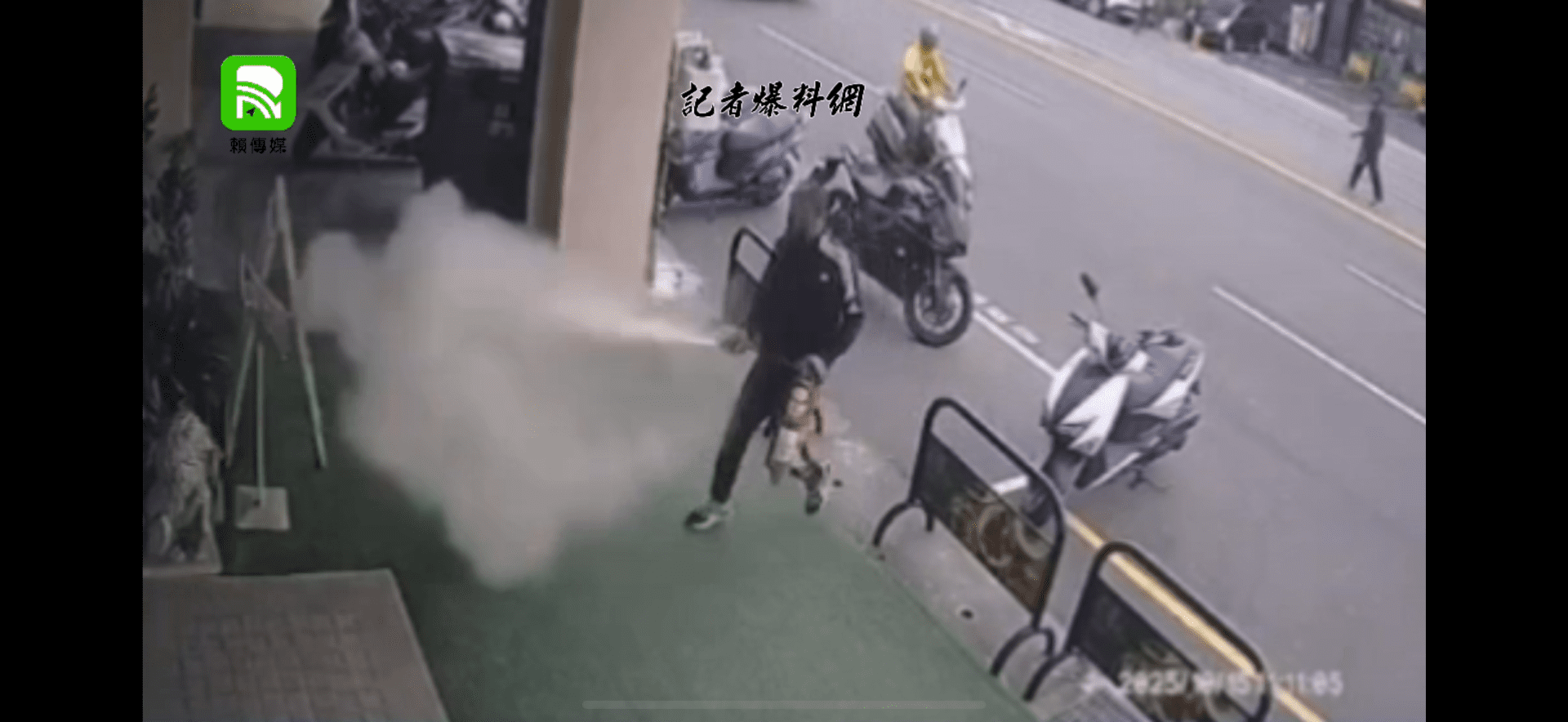 台中店家遭滅火器狂噴毀損 警方鎖定涉案車輛積極追緝