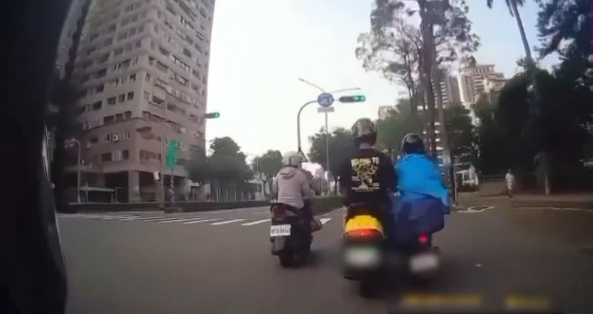 少年無照駕駛擦撞 85 歲騎電輔車老婦人