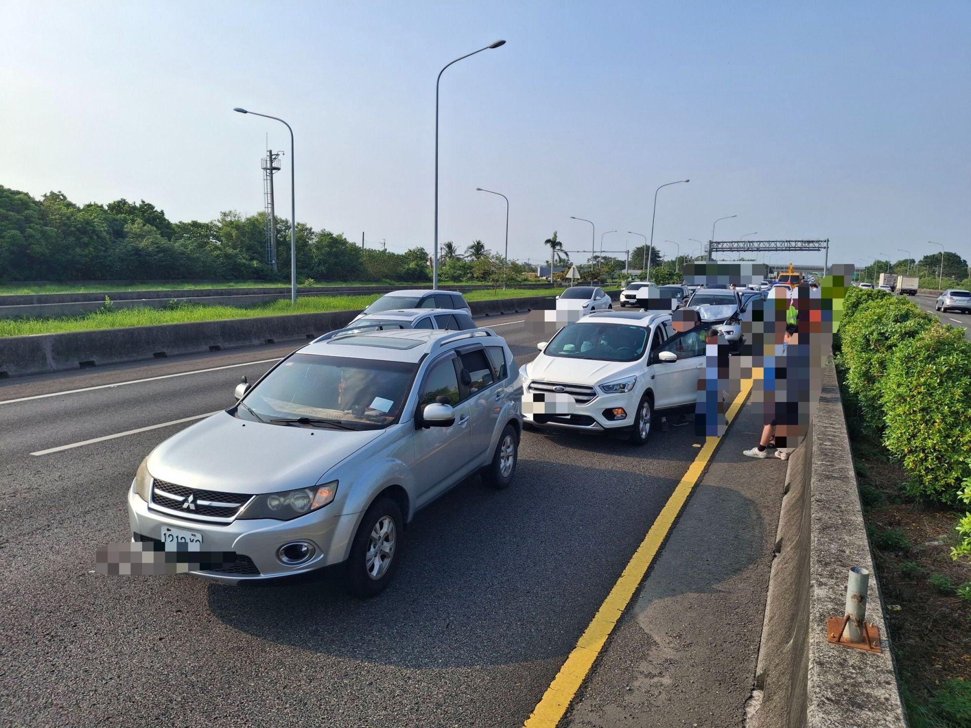 國道一號安定段 兩起追撞釀7車3傷 警呼籲:開車別太貼！