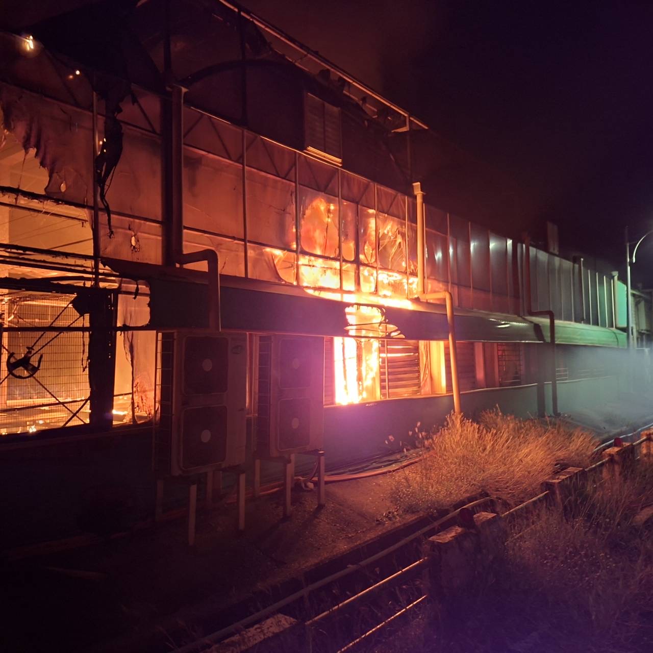 台南烏樹林蘭花工廠凌晨竄惡火