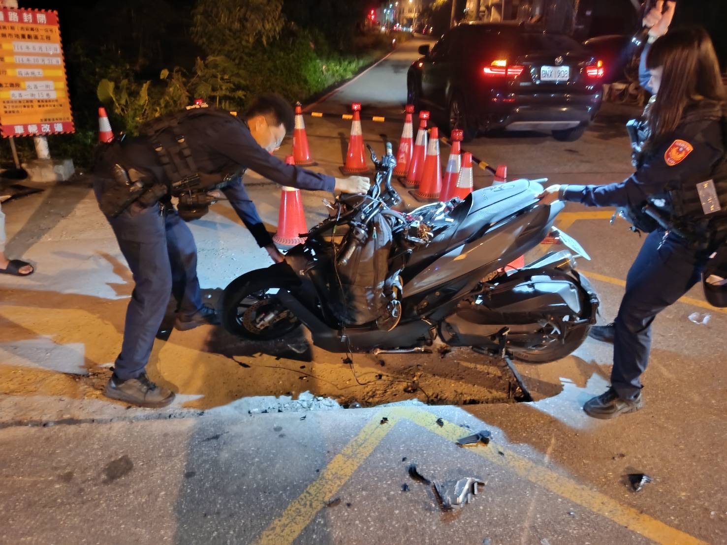 花蓮機車遭小客車撞飛「捲入車底輾過」 騎士搶救20天仍不治