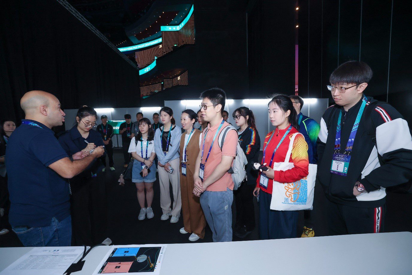 銀娛邀請澳門旅遊大學學生參與「幕後之旅」活動，認識大型體育賽事背後各個工作區域的設置及功能。