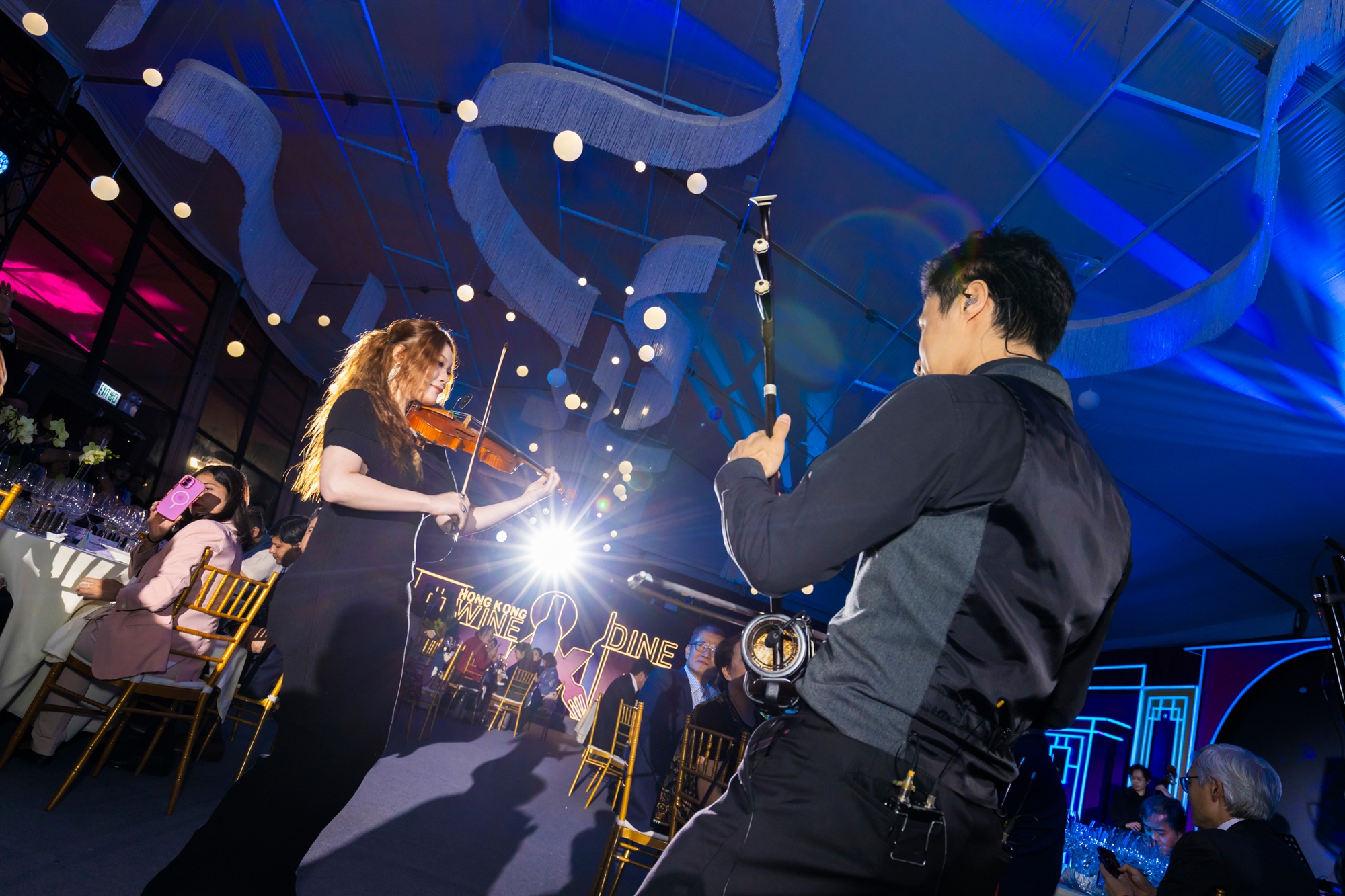 晚宴上音樂家們的表演