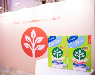 圖片二：維他奶推出全新升級配方的維他奶鈣思寶高鈣原味豆奶及維他奶鈣思寶高鈣無糖原味豆奶。