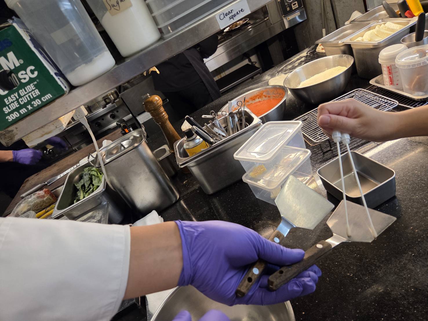 ▲衛生局前往餐廳稽查。(翻攝畫面) ▲衛生局前往餐廳稽查。(翻攝畫面)