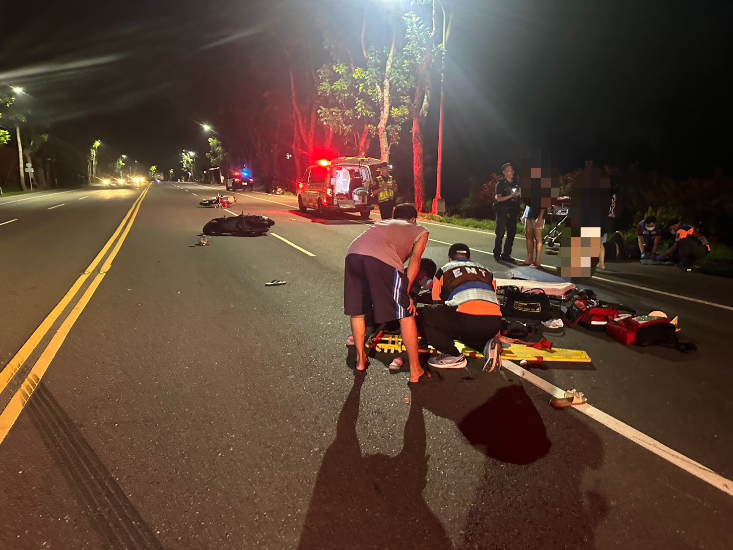 ▲台南玉井3機車追撞！5大2小受傷...最小僅2歲 現場一片混亂（圖／記者王俊勝 翻攝）