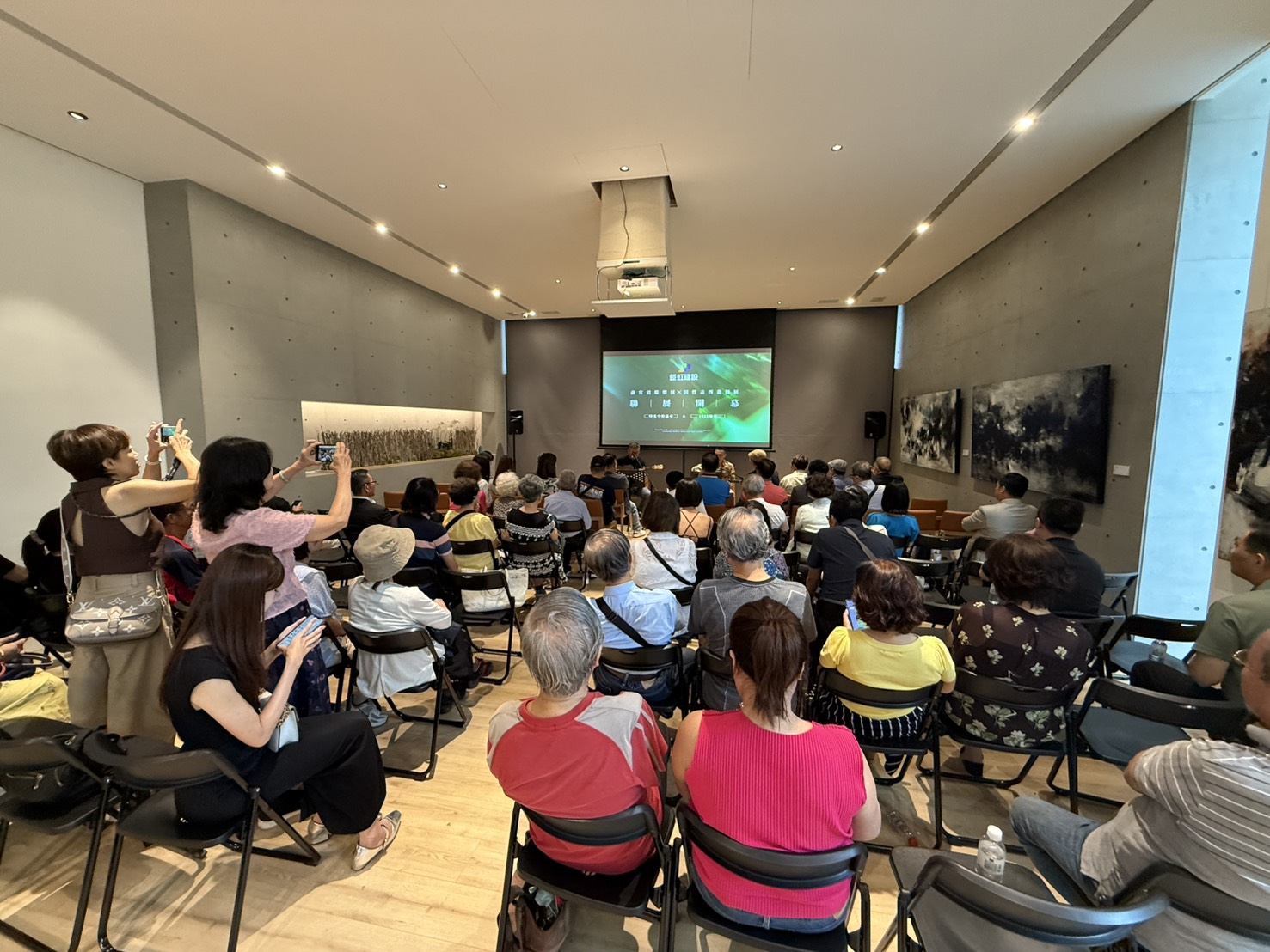 台中鉅虹美學藝術空間推「樂章」劉哲志西畫個展 展期至2026年1月