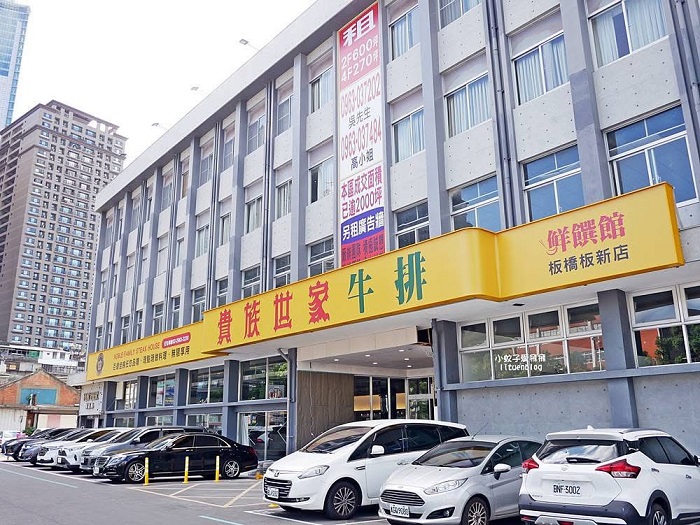 板新店主打寬敞舒適的用餐空間,總座位數高達 300 席,並貼心設置 200 個停車位,解決新板特區最令人頭痛的停車難題。(圖/品牌提供)