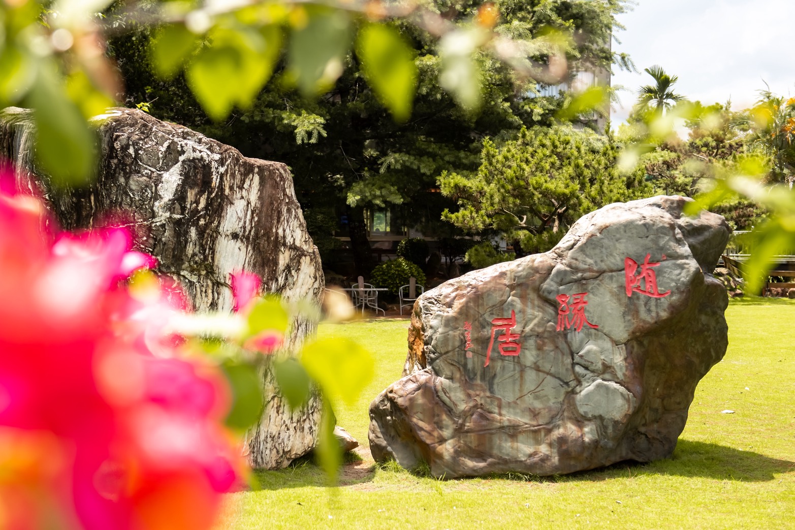 皇穹陵園區內綠意盎然、鳥語花香，更像是一座可供家人隨時探訪的公園。