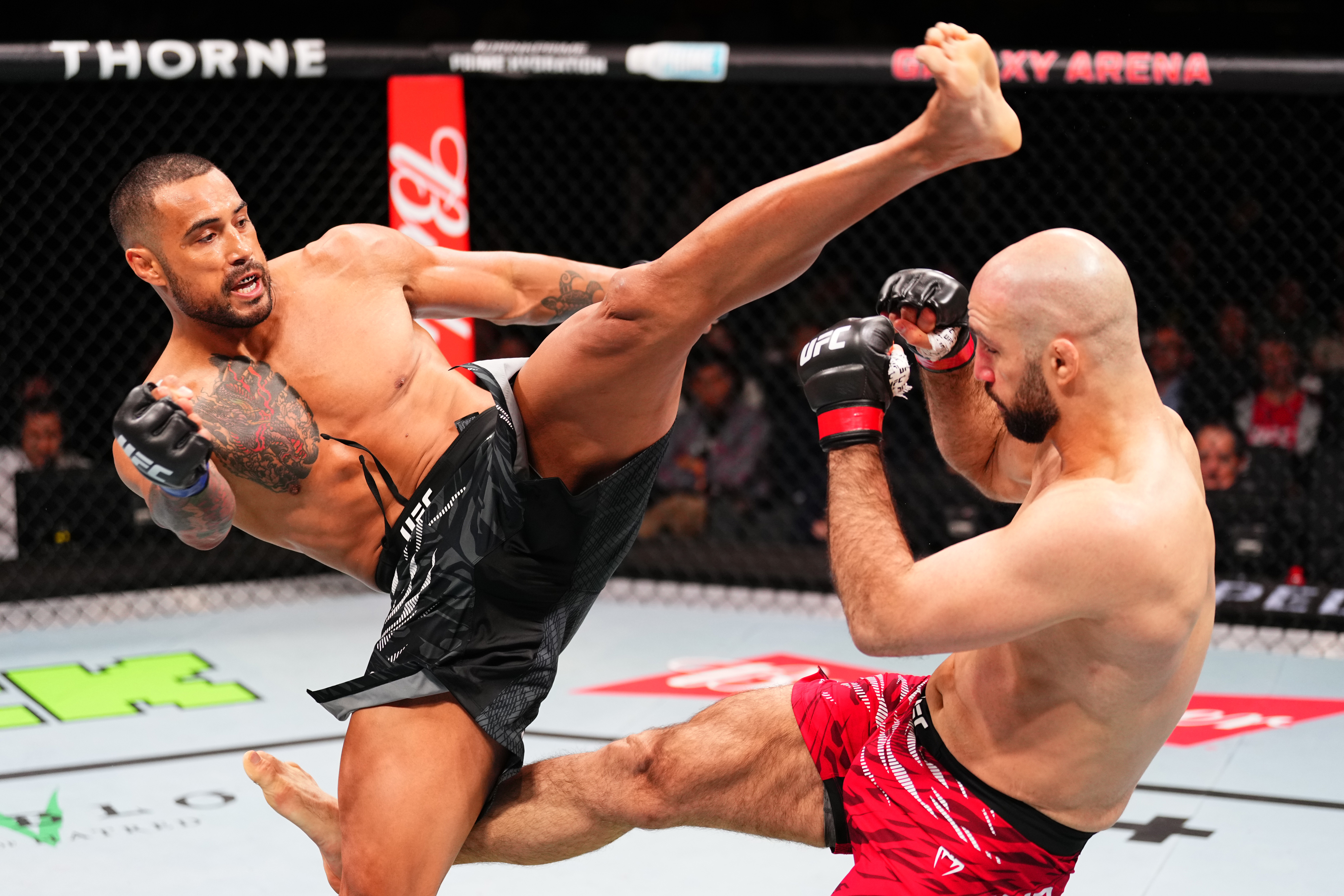 UFC是綜合格鬥的領頭推廣單位,而這項運動融合多種格鬥技,充滿貼身搏鬥。「澳門銀河」與UFC的開創性戰略夥伴關係,定將進一步激發對全球體育項目的渴求,並擴大澳門及周邊地區的綜合格鬥粉絲群。