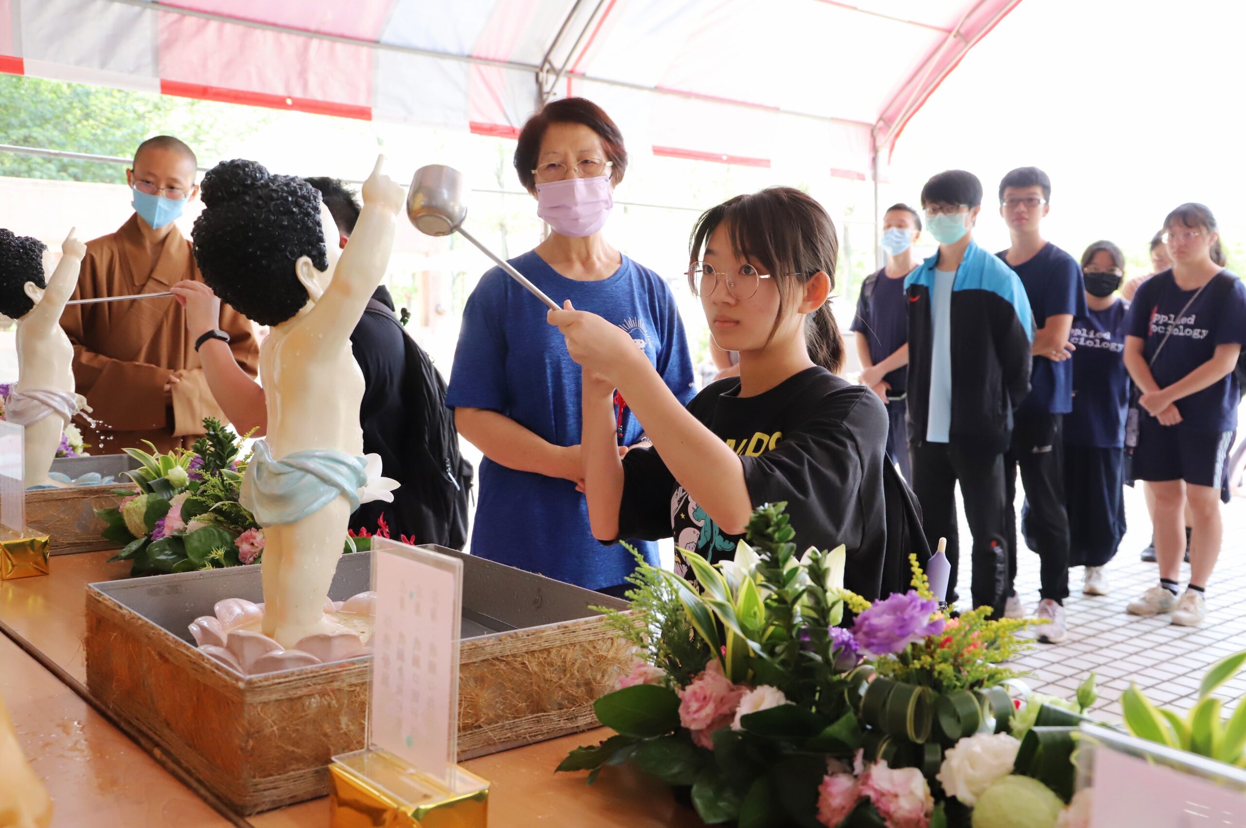 南華大學舉辦浴佛祈福活動　新任校長高俊雄提倡「南華樂活日」