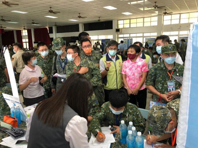 中市榮服處辦理第3季中區屆退官兵權益說明會，輔導會就學就業處池玉蘭處長專程蒞會，鼓勵屆退官兵瞭解自身權益與需求，並善用輔導會各項就學就業職訓輔導等相關措施。（圖/臺中市榮民服務處）