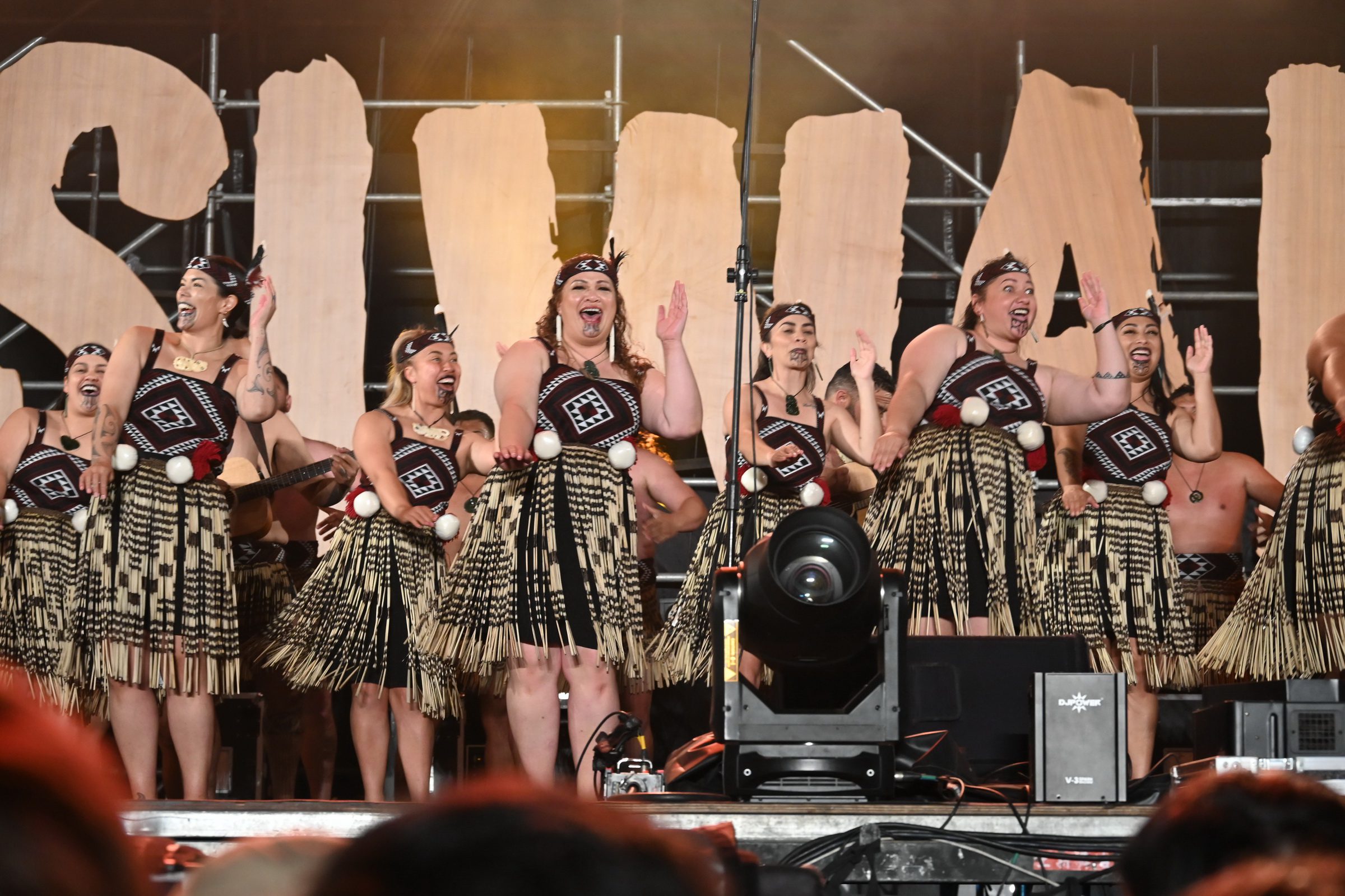 紐西蘭Ngāti Whakaue舞團舞者，以毛利族Haka舞的動人旋律，帶動現場氣氛。(圖/臺東縣政府提供)