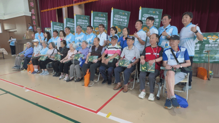 健康麻將大賽40桌開打 百歲長輩秀牌藝