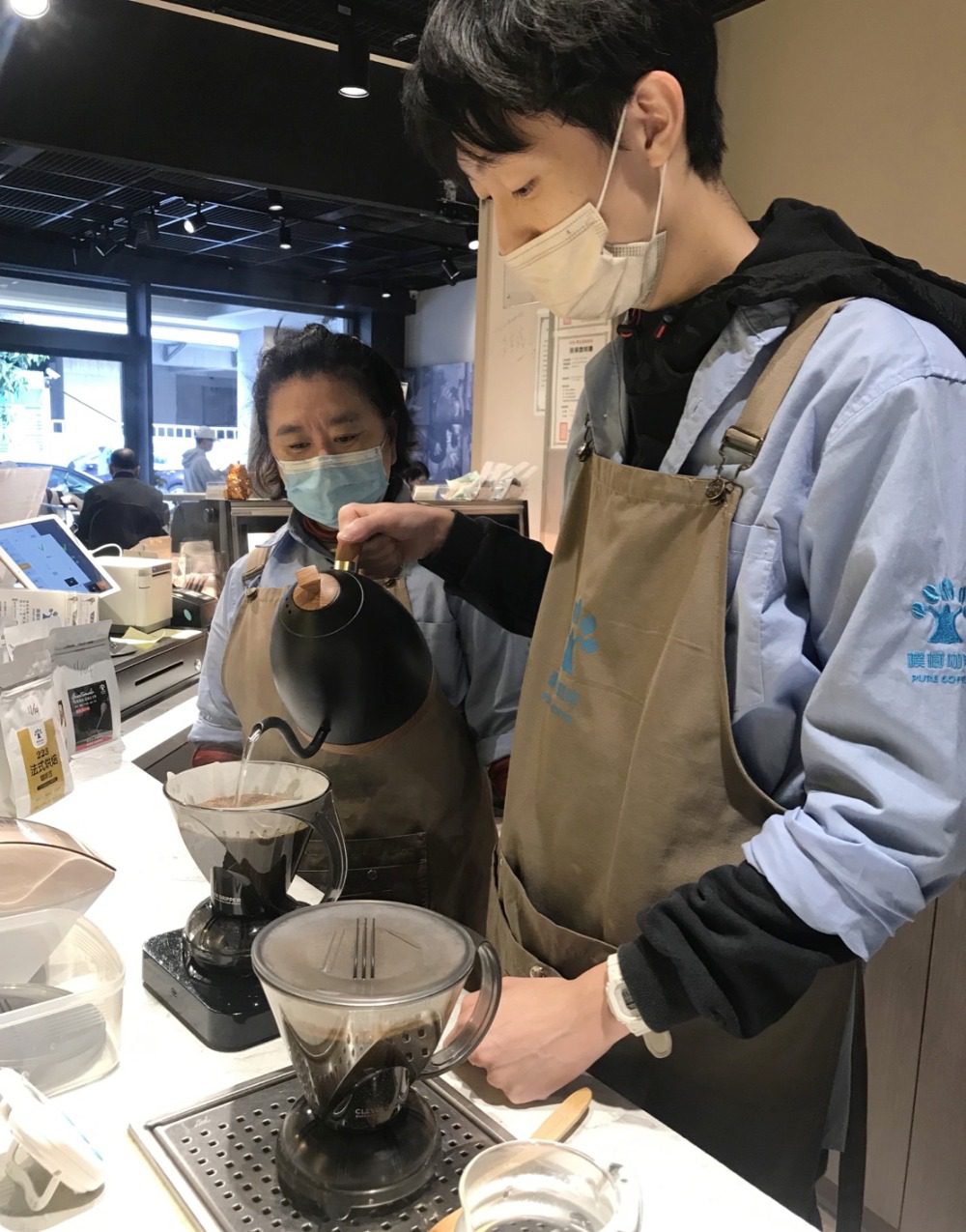 「樸樹咖啡」萬華店-用時間萃出一杯好咖啡！漫遊歷史街後，來品嚐一杯好咖啡
