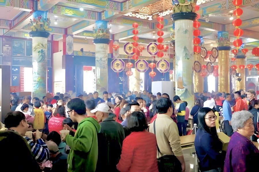 點燈祈福安太歲 龍來逗陣「桃園護國宮」   祈求一年好運龍總來！