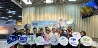推動棲地共享，讓在地原生物種跟農民友善共存，水保局25日在臺中家樂福西屯店影響力概念店舉辦「棲地共享發布會」，邀請業者及農民一起參與，推出以環用續為概念的友善商品。(圖/記者林均和攝)