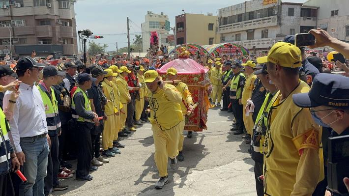 白沙屯媽祖、山邊媽祖熱烈抵達北港朝天宮