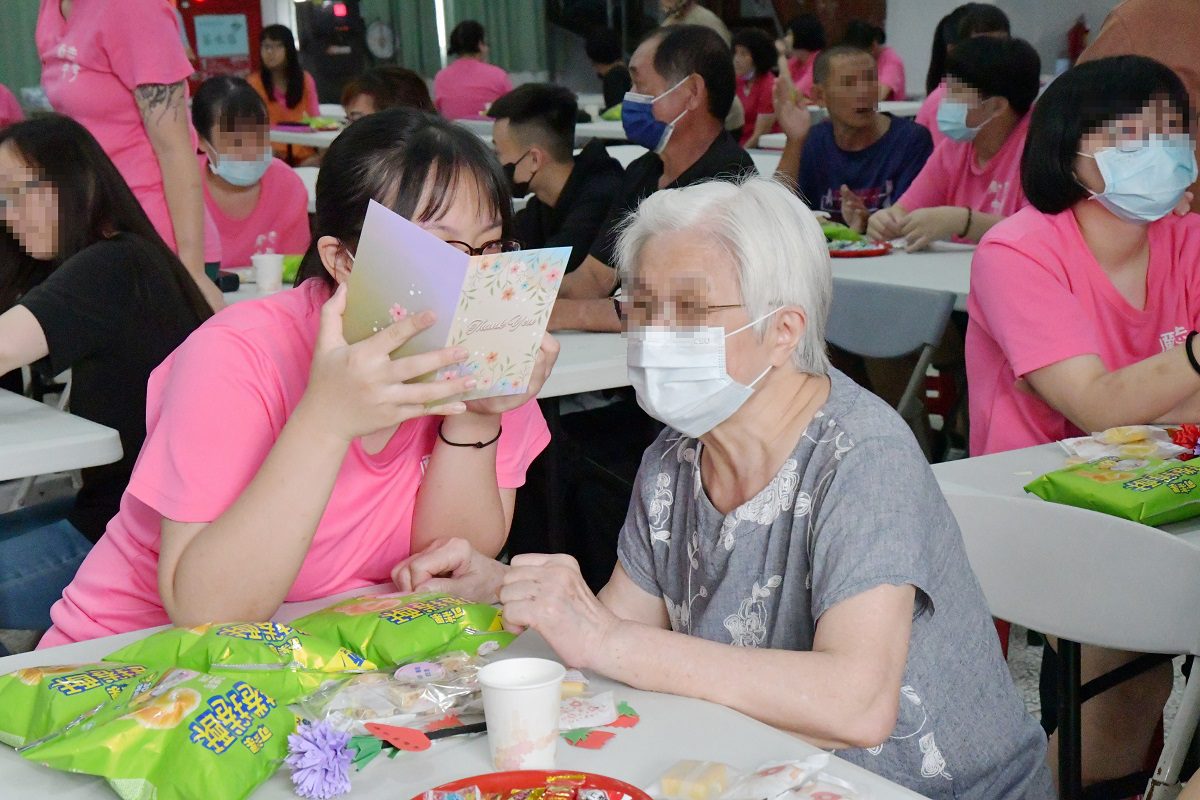 勵志中學辦理母親節感恩懇親　鼓勵少年要知福惜福愛要及時