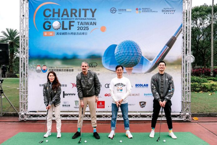 ▲第三屆萬豪國際台灣慈善高球開幕，由大溪高爾夫俱樂部所屬笠復集團執行長童淑芬（左一）、萬豪國際集團台灣市場總經理哲仁廷 Bastien Giannetti（左二）、中華民國唐氏症基金會董事長林正俠（右二）、主辦單位萬豪國際台灣商務委員會主席王膺傑（右一）共同進行開幕擊球儀式。（圖/ 大溪笠復威斯汀提供。）