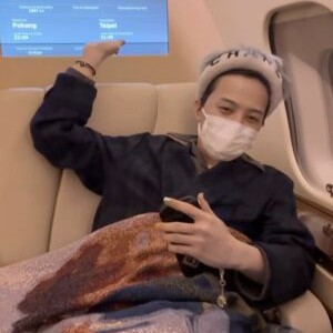 天王GD搭私人飛機深夜來台。（圖／翻攝8lo8lo8lowme IG）