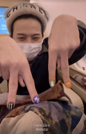 天王GD搭私人飛機深夜來台。（圖／翻攝8lo8lo8lowme IG）