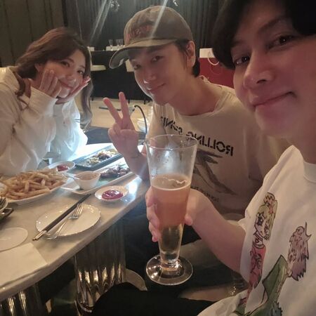 希澈、藝聲和郭雪芙聚餐。（圖／翻攝希澈IG）