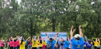 台中8家長照單位為照服員舉辦長照海嘯運動會，藉以讓他們在辛勞工作之餘放鬆身心。（圖/記者林均和攝）