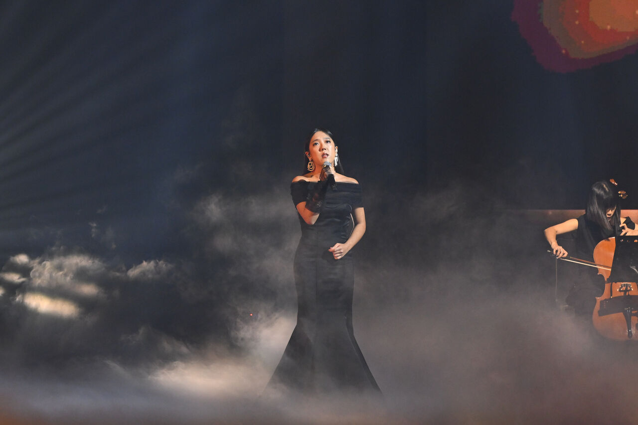 李竺芯獻唱悼逝影人。（圖／金馬執委會提供）