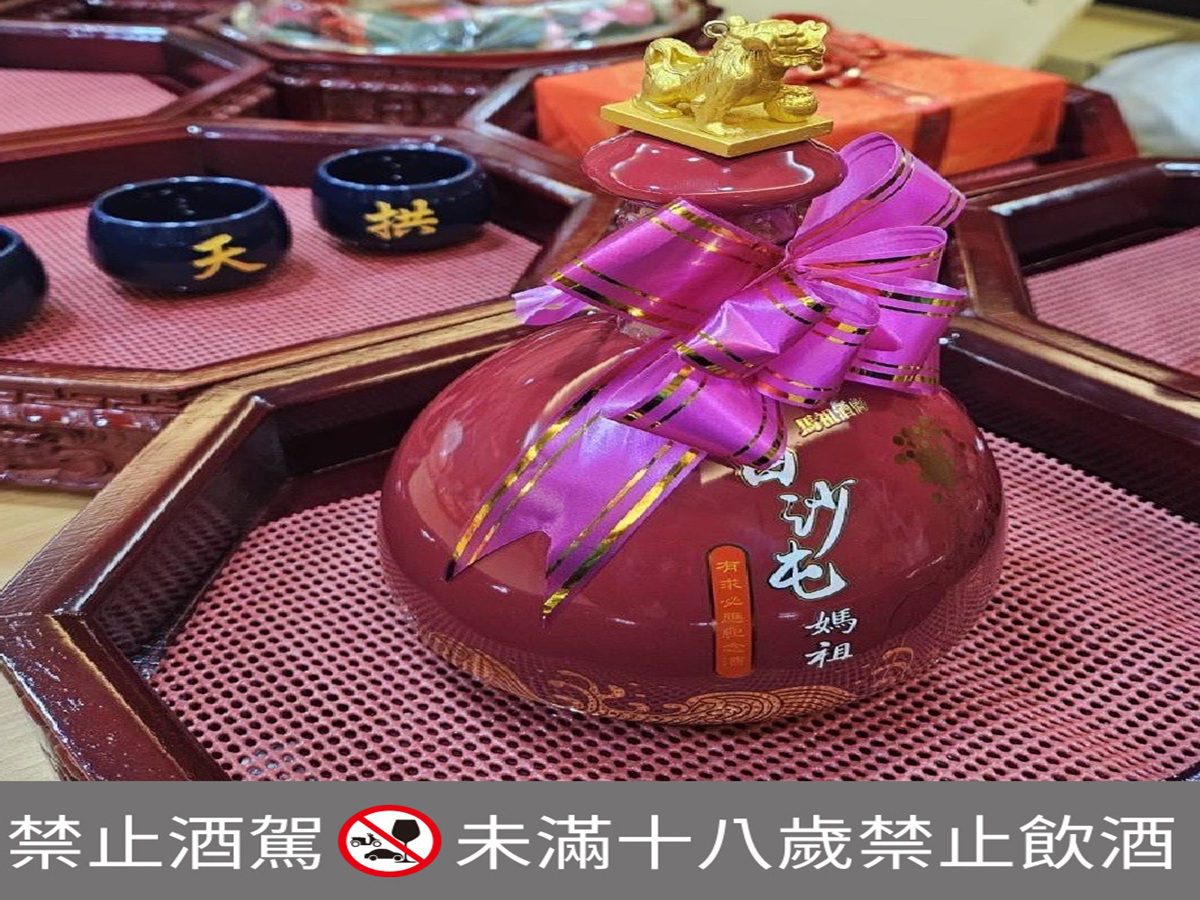 白沙屯媽祖起駕上供酒是這款  頂著金獅的酒瓶詢問度高漲
