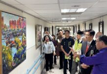 畫筆書榮光、藝韻敬英雄 台中榮總辦榮民畫作藝文聯展10位藝術家展出44部畫作 臺中榮民總醫院在中榮藝廊隆重推出榮光藝韻創作展,開幕活動輔導會嚴德發主任委員親臨主持並與傅雲慶院長聽取導覽欣賞畫作。(圖/台中榮總醫院)