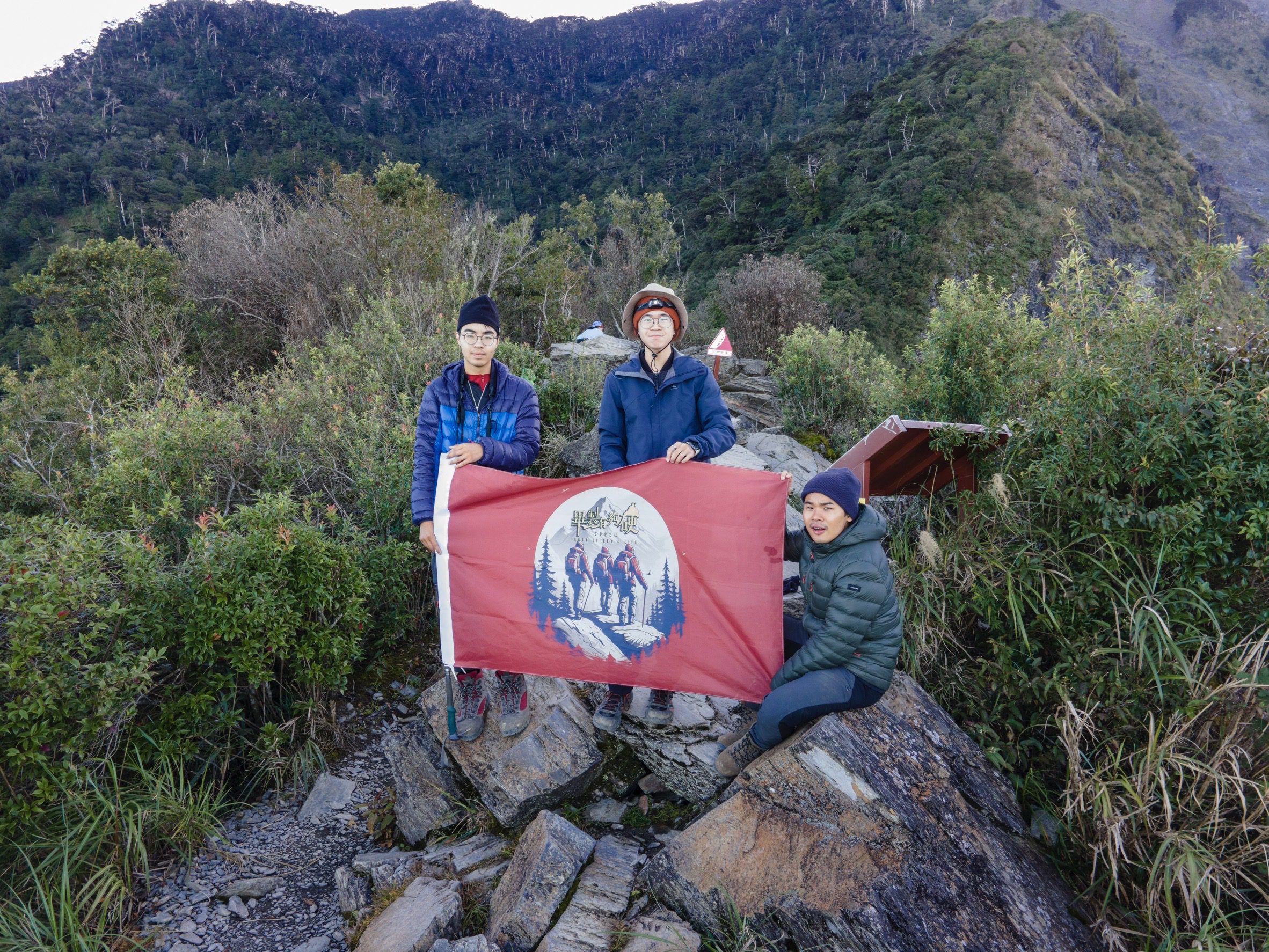 義守大學大傳系跨國團隊登大武山拍紀錄片　「懸崖上的山羊」讓更多人看台灣的美