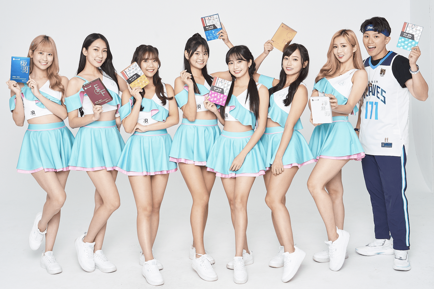 Fubon Angels耀眼登場     啦啦隊首度售票演唱會     21位女孩秀才藝震撼粉絲