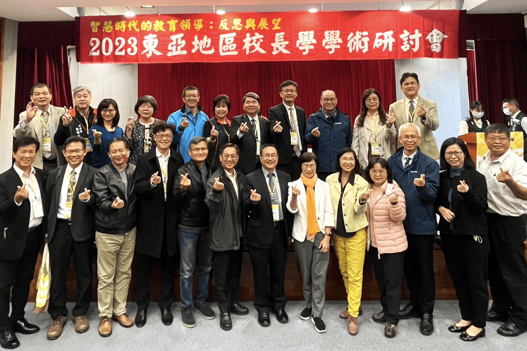 ▲24位新北校長齊聚研討會探究智慧時代的教育行政領導。(圖/新北市教育局提供)