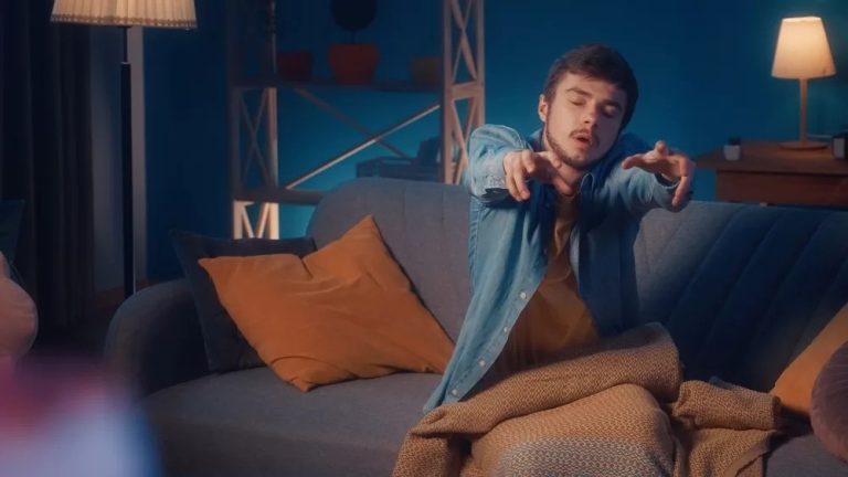 拳打腳踢將夢境化成真！恐是神經退化造成？！