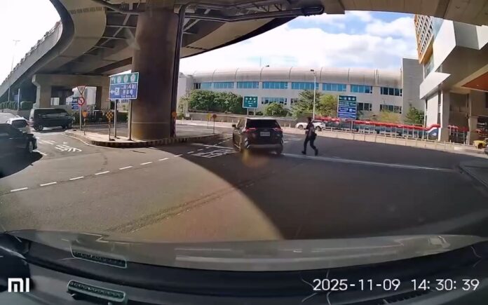 threadster_ebz7ra27_mp4_20251109_235125_057