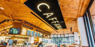 卡啡那店內明亮而且寬敞，有全台最美公園咖啡廳的稱號 （圖片來源/官方提供）