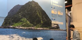 ▲圖:民眾進行精采的DIY調啤酒，並於瓶身上繪製酒標，打造專屬自己的精釀啤酒。 (圖/基隆市政府觀光及城市行銷處 提供)