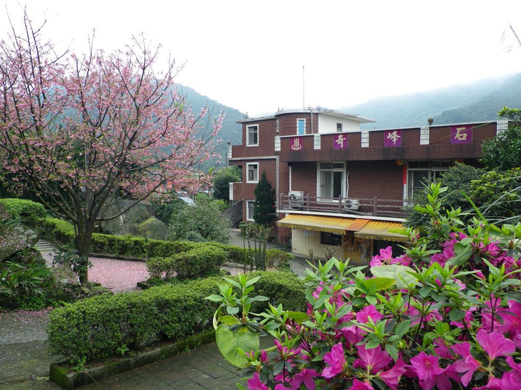 奇峰石溫泉山莊山水相映   每一幕景緻都令人驚豔
