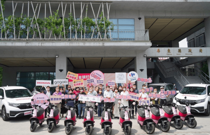 ▲屏東縣長潘孟安與業者一起宣布「屏東購好禮」活動正式起跑（圖：屏東縣政府提供）