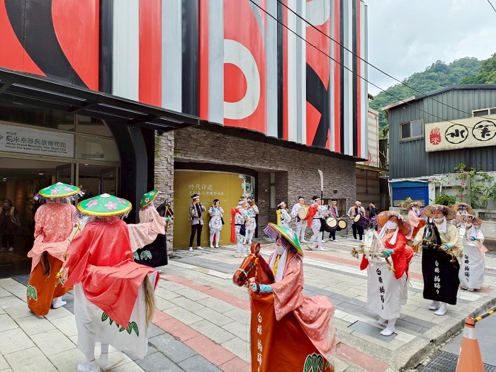 日本北海道白糠町在烏來泰雅民族博物館帶來精彩的白糠馬舞表演