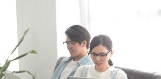 COOYEE用軍事級骨傳導技術應用在智慧柔光眼鏡，在享受科技的便利時，同時保護眼睛、耳朵，減輕疲勞，提高身體續航力。(圖/COOYEE提供)