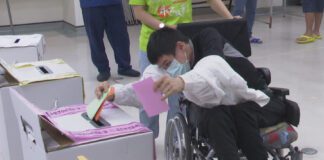 竹市選委會機構辦說明會 身障朋友模擬投票流程