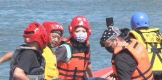 高虹安訪南寮義消分隊 體驗水上救生訓練